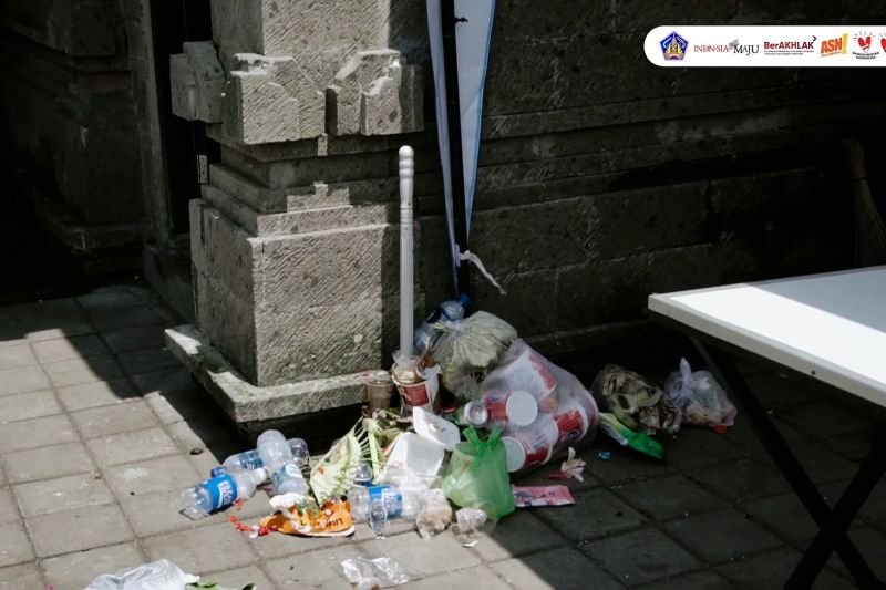 Gubernur larang penggunaan plastik saat sembahyang di Pura Besakih