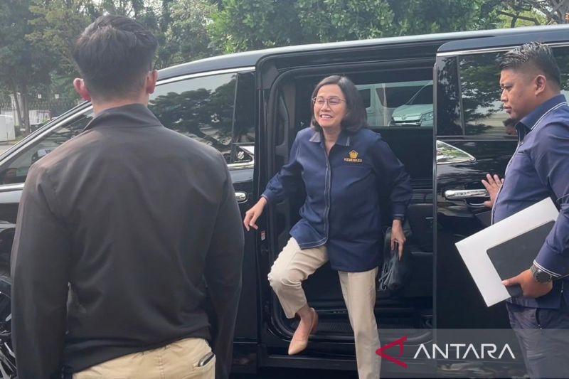 Prabowo panggil Mensos hingga Menkeu bahas sekolah rakyat