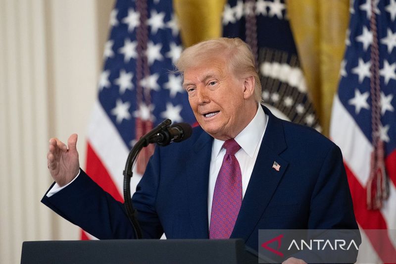 Trump sebut perlu dua pekan putuskan AS ikut serang Iran atau tidak