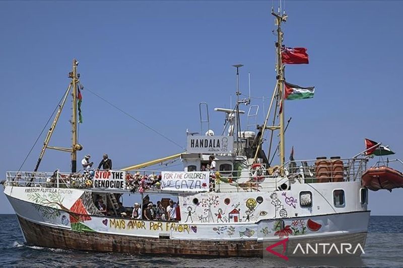 Belasan drone terbang di atas kapal bantuan Handala menuju Gaza