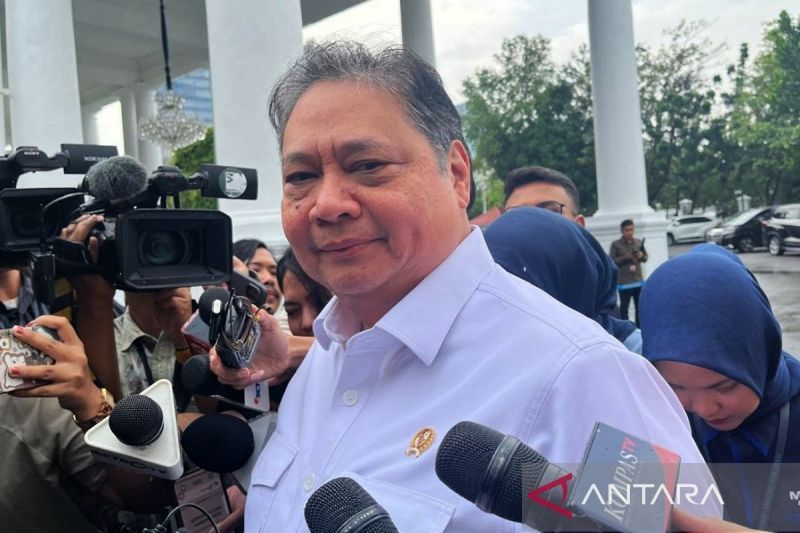 Prabowo panggil Airlangga, Bahlil, hingga Raja Juli ke Istana