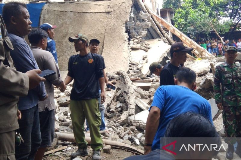 Tim gabungan masih sisir lokasi majelis ambruk di Bogor