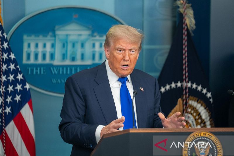 Trump naikkan biaya visa H-1B Jadi Rp1,6 miliar per tahun