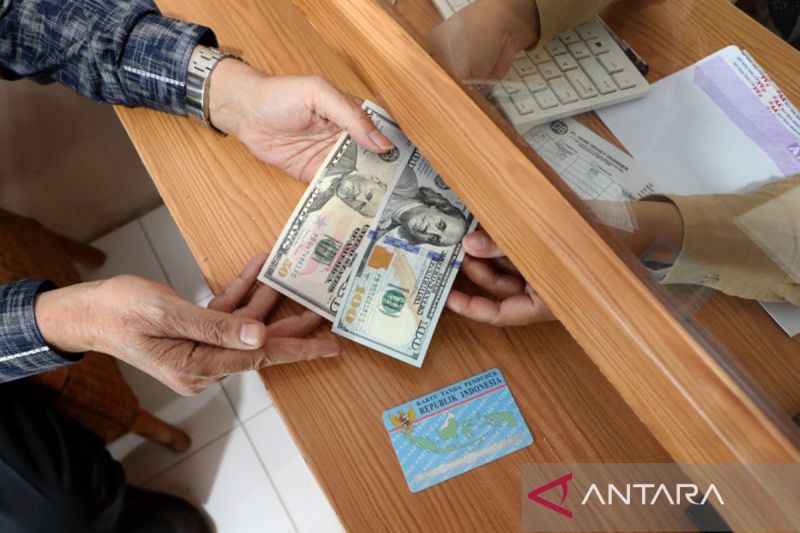 Rupiah menguat bersiap hadapi potensi "government shutdown" AS