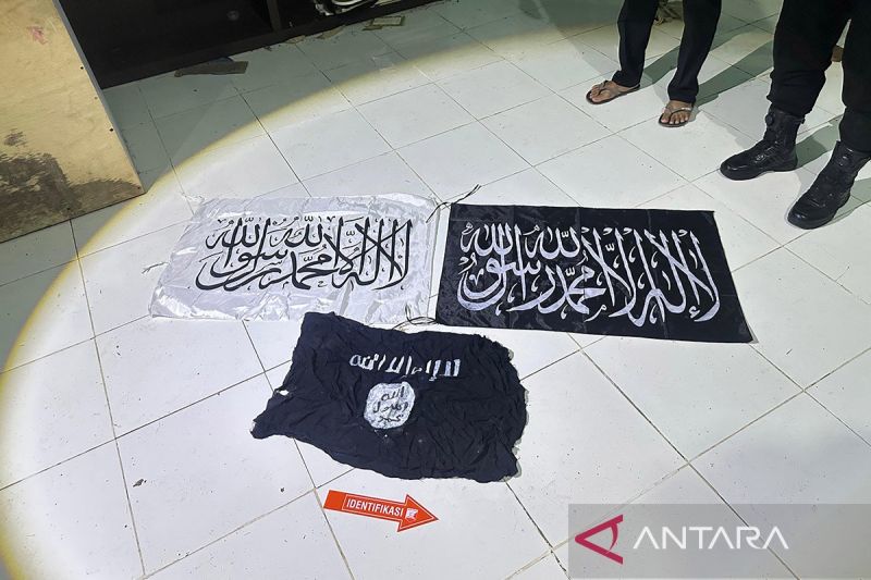 Densus 88 tangkap empat pendukung ISIS di Sumbar dan Sumut