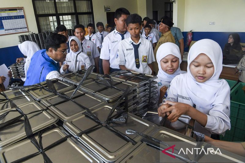 Program MBG bantu eks tukang las punya gaji tetap dan beli motor