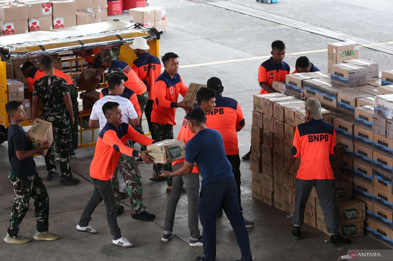 BNPB sudah distribusi 1700 ton bantuan kemanusiaan ke Aceh dan Sumatra