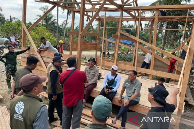 Kemenhut: Ratusan kayu banjir siap dipakai warga di Aceh dan Sumut