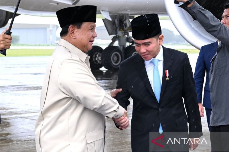 Gibran sambut kedatangan Prabowo usai kunjungan ke sejumlah negara