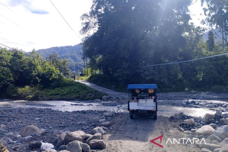 Jembatan putus akibat banjir, 2 desa di Kulawi Sigi Sulteng terisolir