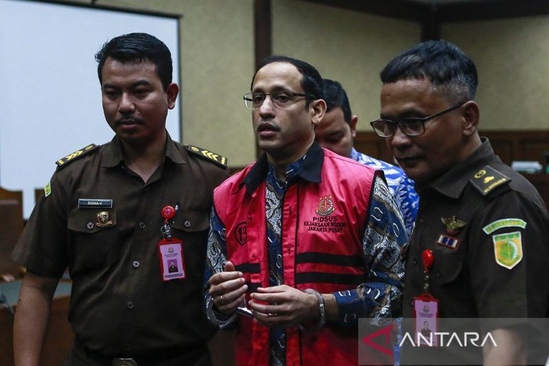 Nadiem Makarim kenakan gelang detektor di kaki hadiri sidang tuntutan