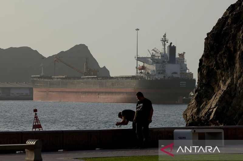 Iran bebaskan biaya melintas di Selat Hormuz selama 60 hari