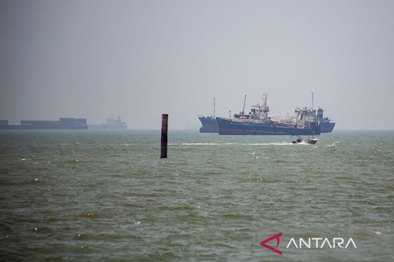 Iran: Selat Hormuz kini terbuka penuh bagi kapal dagang
