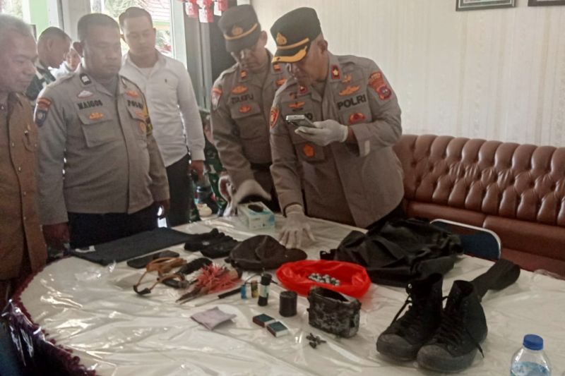 Densus 88 ungkap terduga pelaku ledakan di MAN 3 Padang adalah pelajar