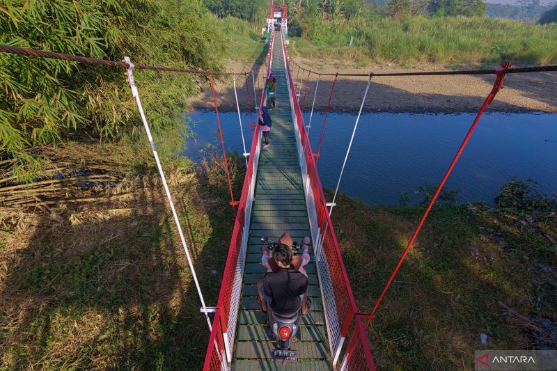 Jembatan Gantung Garuda hubungkan dua kecamatan di Pekalongan