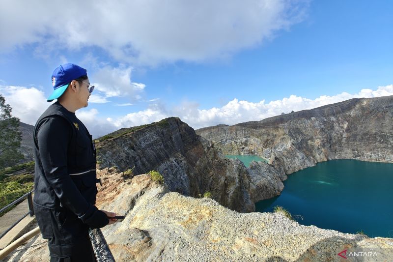 Badan Geologi temukan retakan di kawah Gunung Kelimutu pascagempa