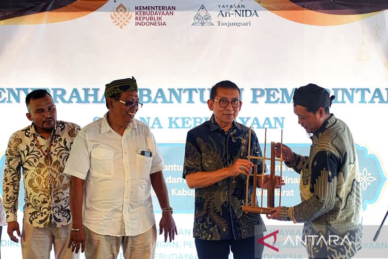 Kemenbud serahkan 47 alat musik, dukung kegiatan seni dan keagamaan