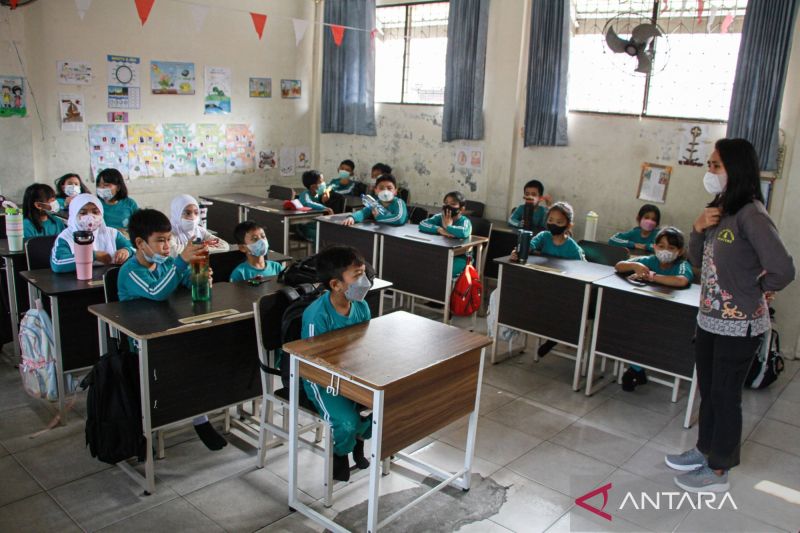 Penundaan jam masuk kegiatan belajar mengajar akibat kabut asap di Palangka Raya