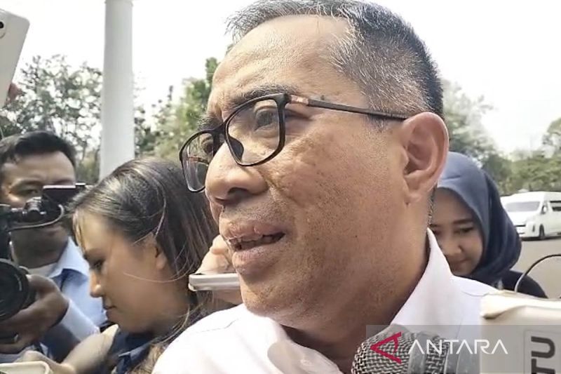 Sejumlah menteri hadiri ratas bahas pendidikan negeri gratis di Istana