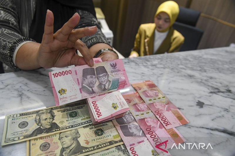Rupiah menguat seiring data tenaga kerja AS lebih lemah dari perkiraan