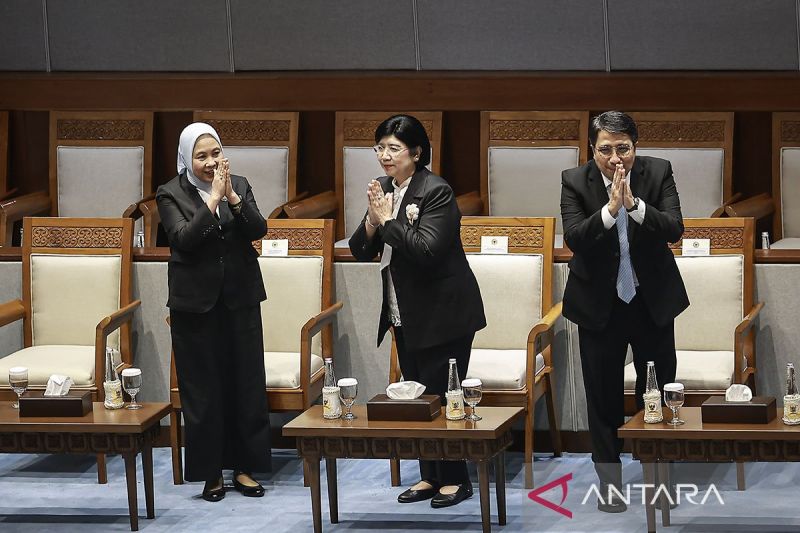 Rapat Paripurna DPR setujui Destry, Aida, dan Solikin untuk pimpin BI